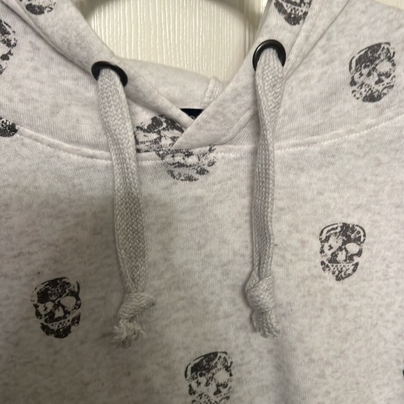 Ocean Drive SKULL super soft hoodie. Like new! Medium. - Picture 3 of 6